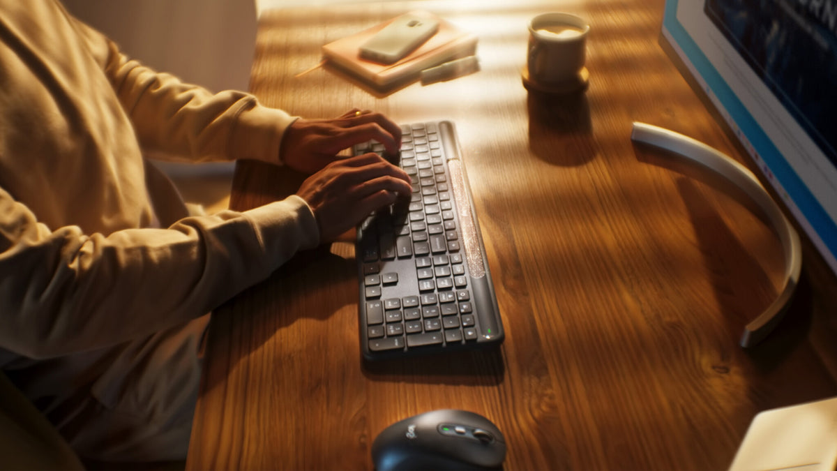 Logitech Signature Slim Solar + K980 tastatur Universel RF trådløs + Bluetooth QWERTY Dansk, Finsk, Norsk, Svensk Grafit