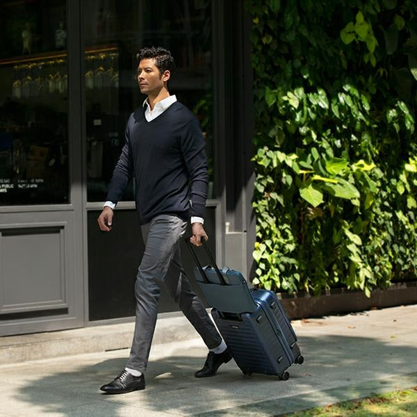 Uniq Stockholm bag for a 16" laptop - blue