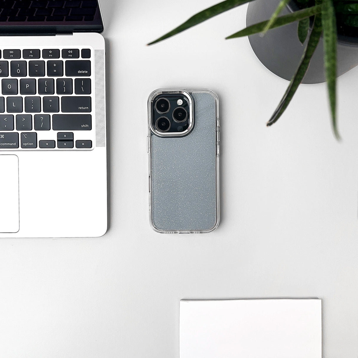 Glitter Case til iPhone 16 Pro - gennemsigtig med glitter