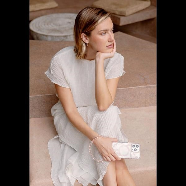 Uniq Coehl Verdure Magnetisk opladningsfoder til iPhone 16 Pro - gennemsigtig