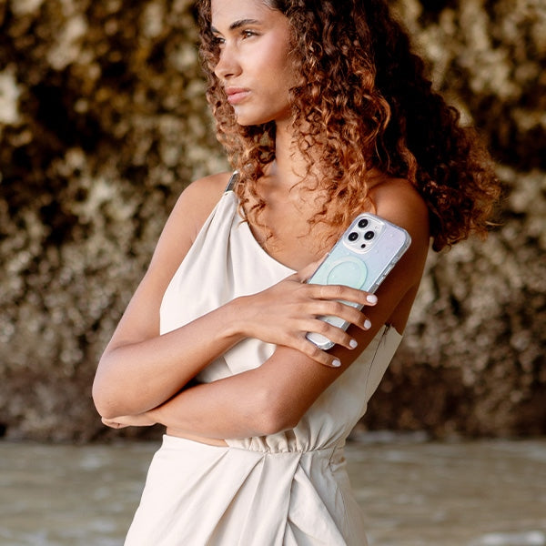 Uniq Coehl Celest Magnetisk opladningsfoder til iPhone 16 Pro Max - Iridescent