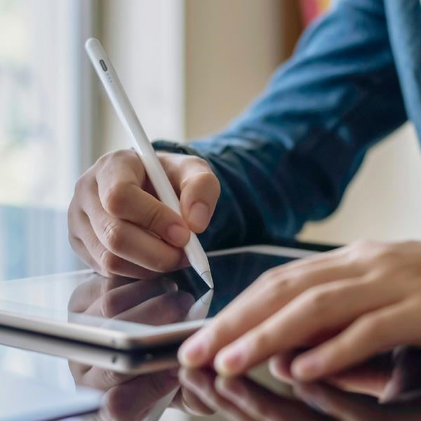 Uniq Pixo Lite 2.0 Magnetisk stylus til iPad - sort/grafit sort