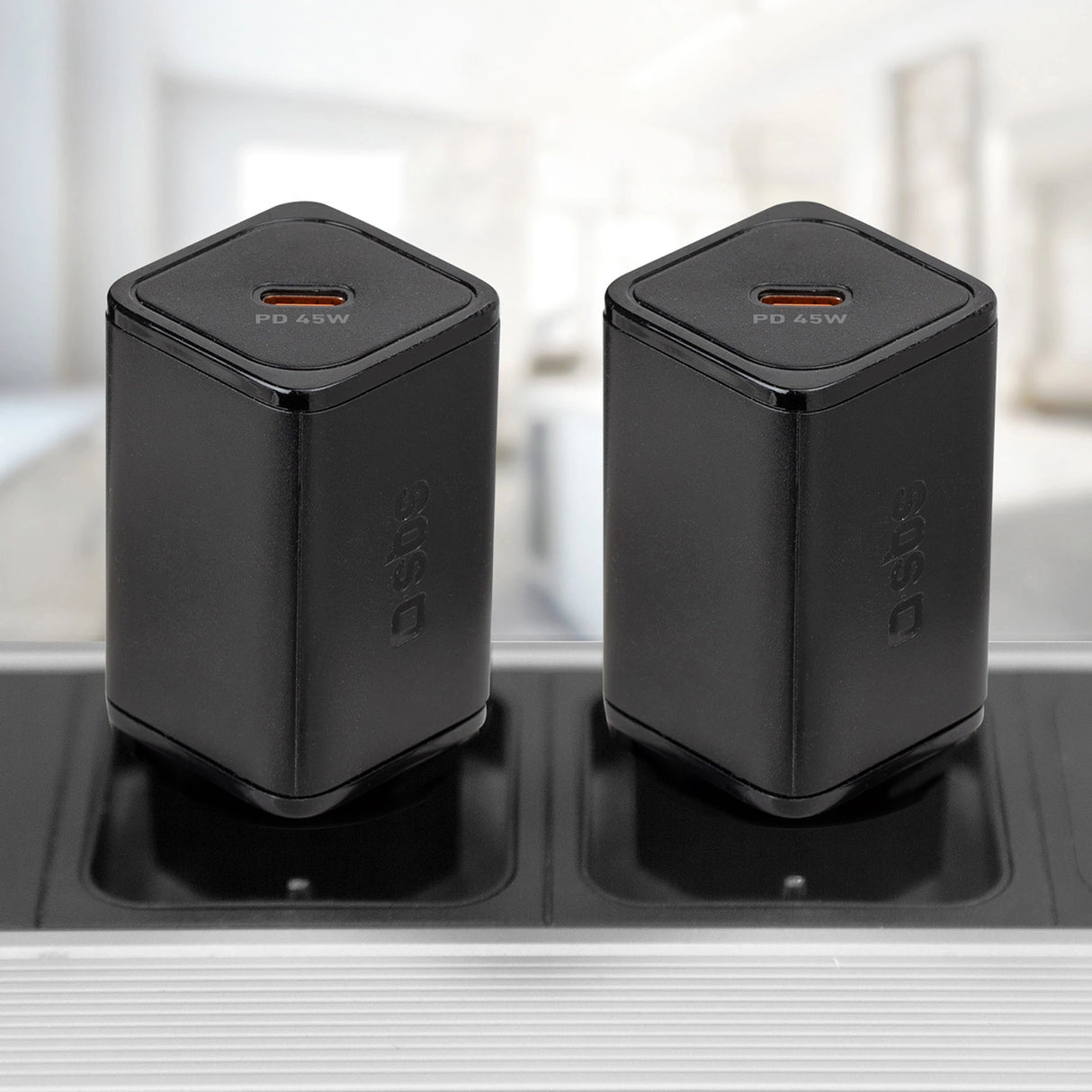 SBS TETRGAN1C45W 45W GaN USB-C Wall Charger med Power Delivery - sort