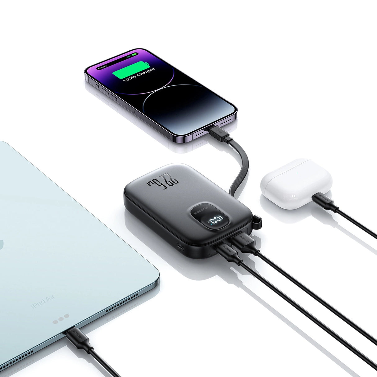 Joyroom JR-PBF18 22.5W 10000mAh Powerbank med indbygget Lightning-kabel + USB-C-kabel 0,25 cm - sort