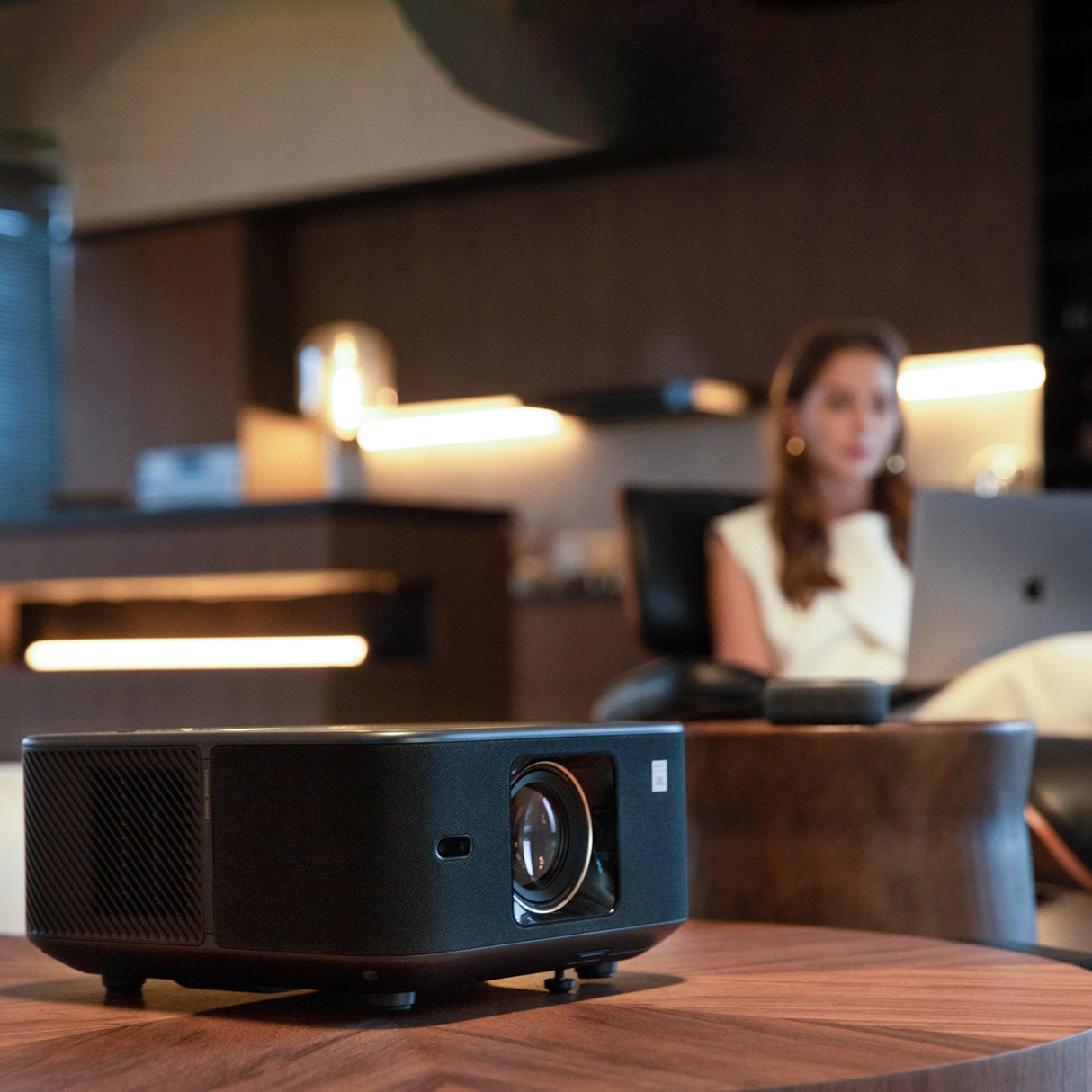 Yaber K3 LCD FullHD 1080p Multimedia projektor med JBL højttalere - sort