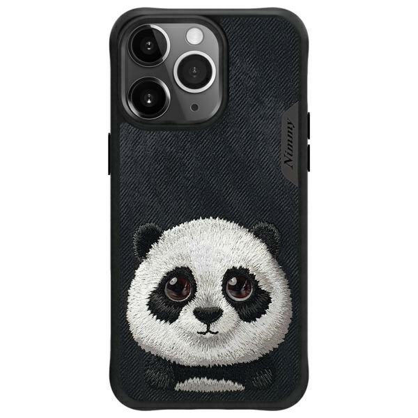 Nimmy Big Eyed Pet 2.0 Panda fodtøj til iPhone 15 Pro - sort