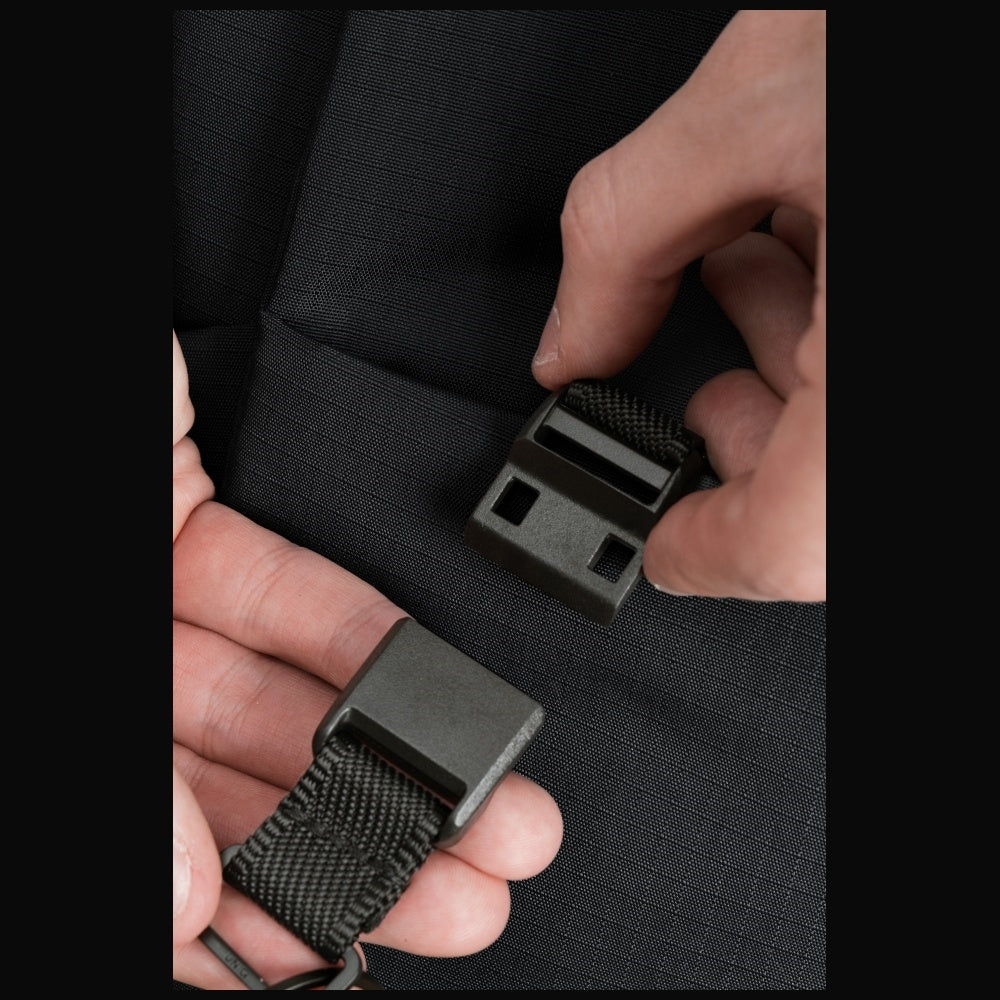 Uniq Arden Sling 2L taske - beige