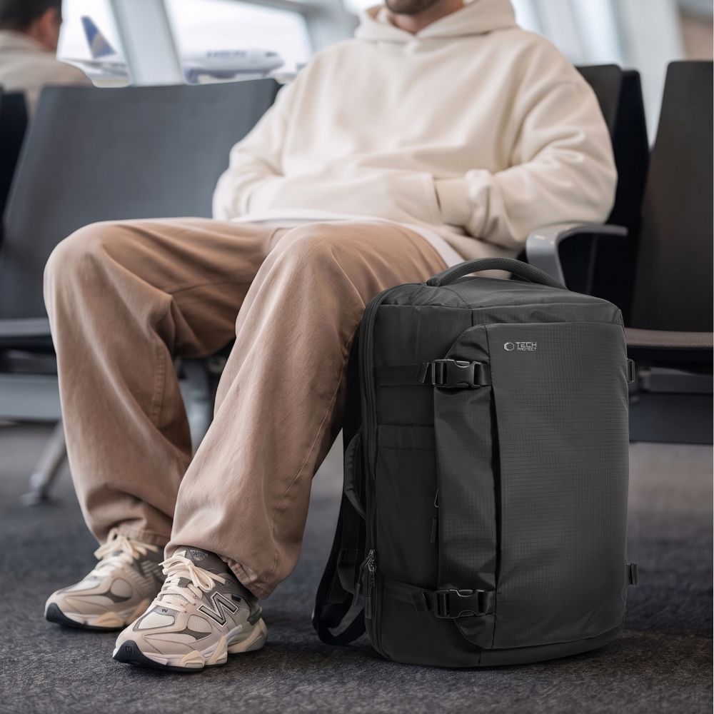 Tech-Protect Defender S70 RYANAIR & WIZZAIR 24L Laptop Backpack - Black