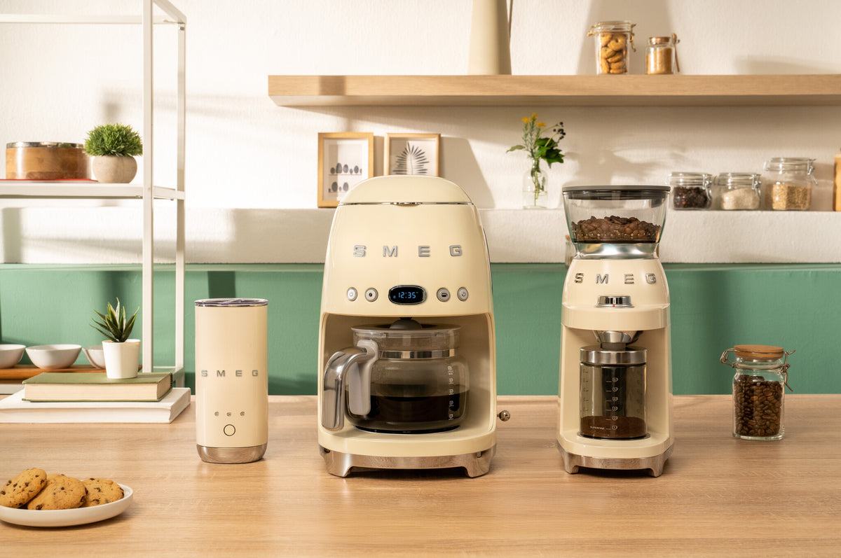 Smeg 50's Style Drypfilter kaffemaskine DCF02CREU Creme