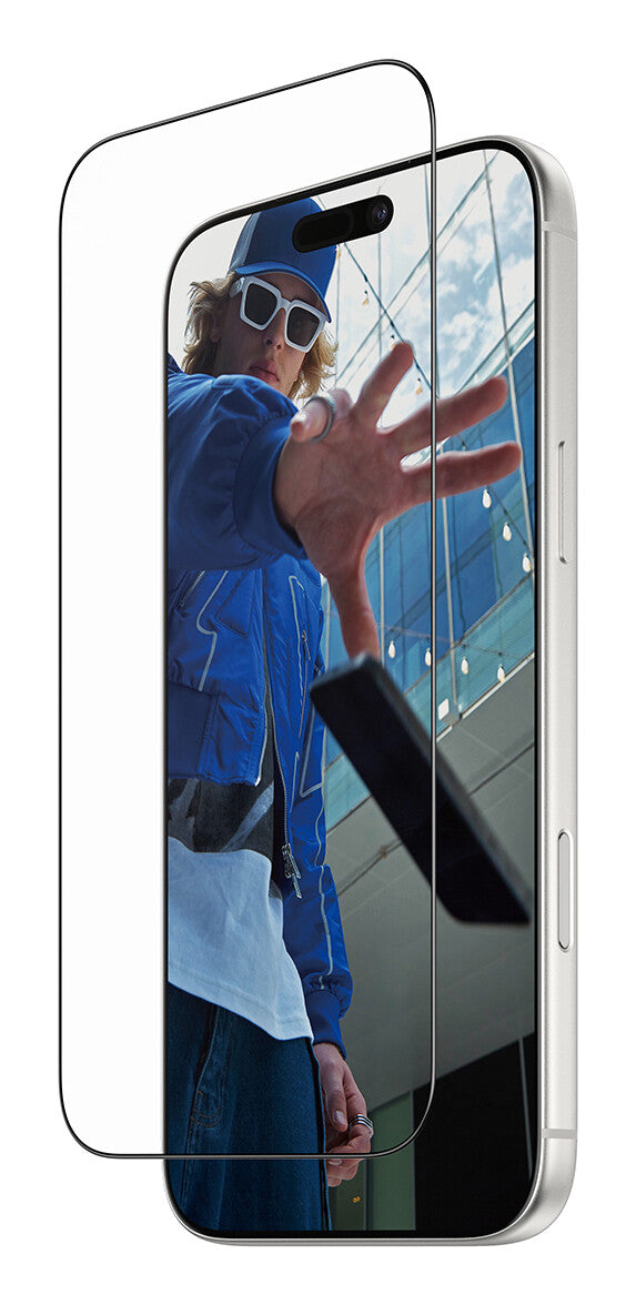 PanzerGlass ® Skærmbeskyttelse iPhone 17 Pro Max | Ultra-Wide Fit m. Fastfit in-a-box