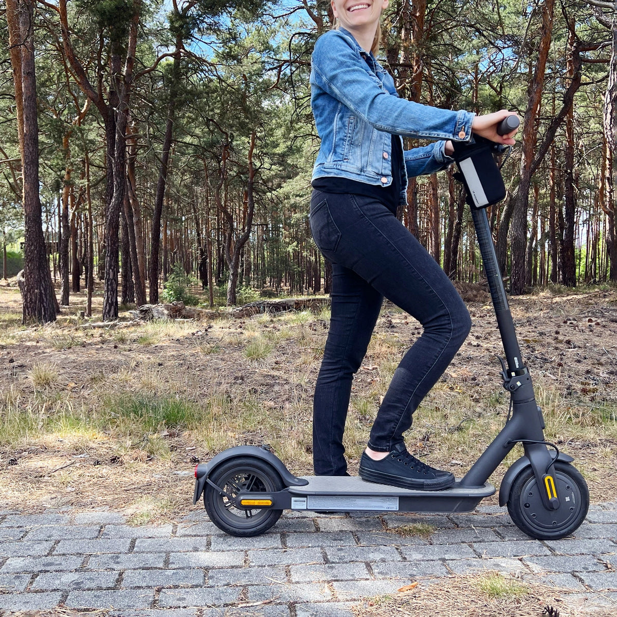 Wozinsky Termoflasketaske til cykel eller scooter 1L sort (WBB29BK)