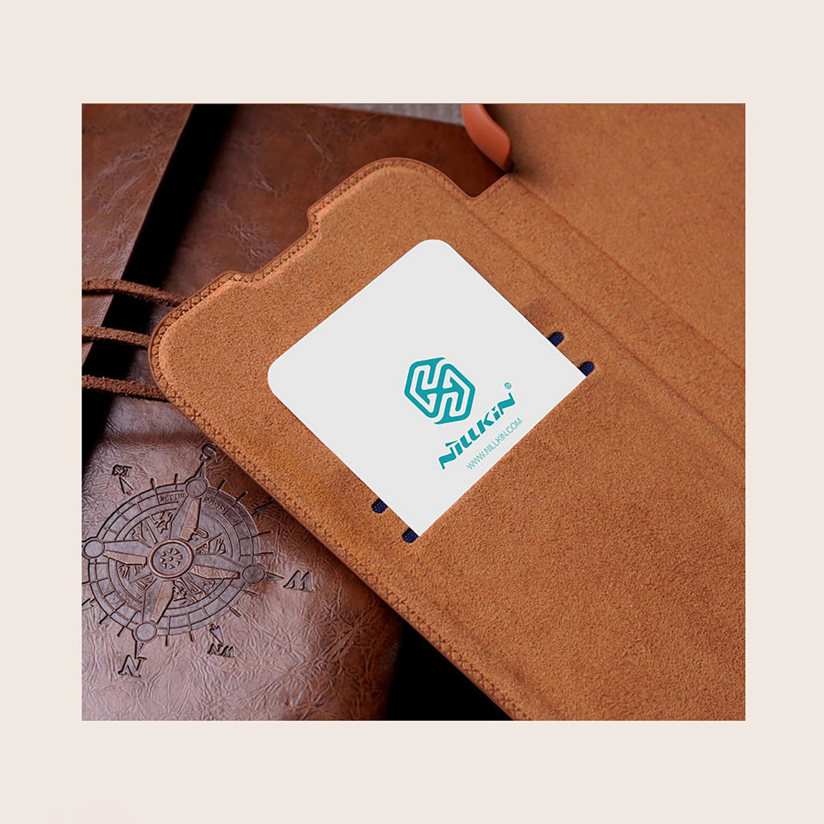 Nillkin Qin læder Pro Case Case til Samsung Galaxy S22+ (S22 Plus) Kamera beskytter Holster Cover Flip Case Brown