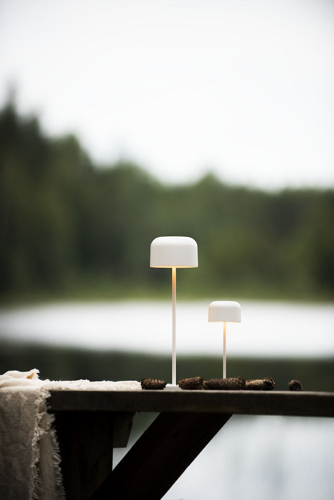 Konstsmide Lille mini hvid bordlampe portable
