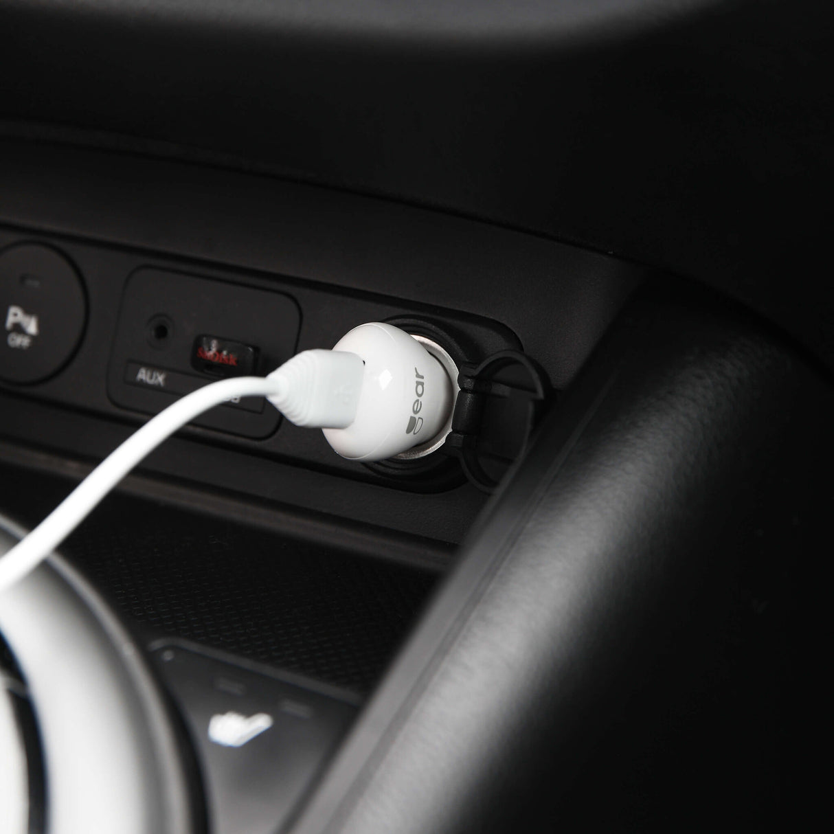 Gear 665056 oplader til mobil enhed Universel Hvid Cigartænder, Vekselstrøm Automatisk, Indendørs
