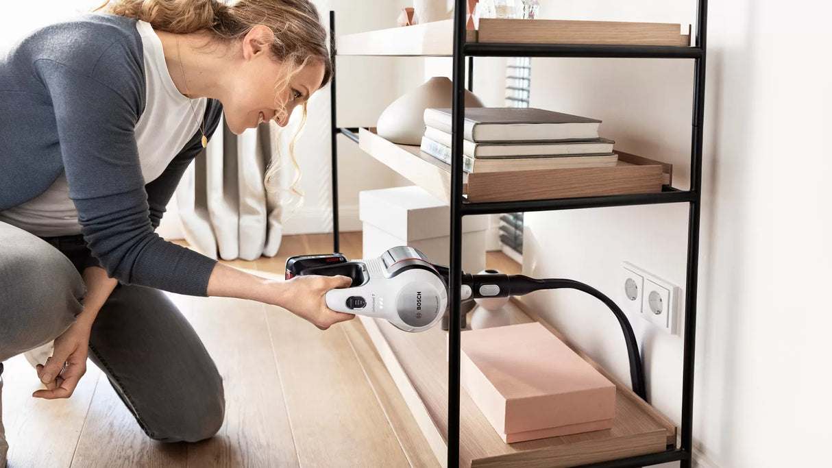 Bosch BBS711W stav støvsuger & elektrisk kost 2-i-1 stangstøvsuger Batteri Dry Hygiejnefilter Poseløs 0,3 L Hvid