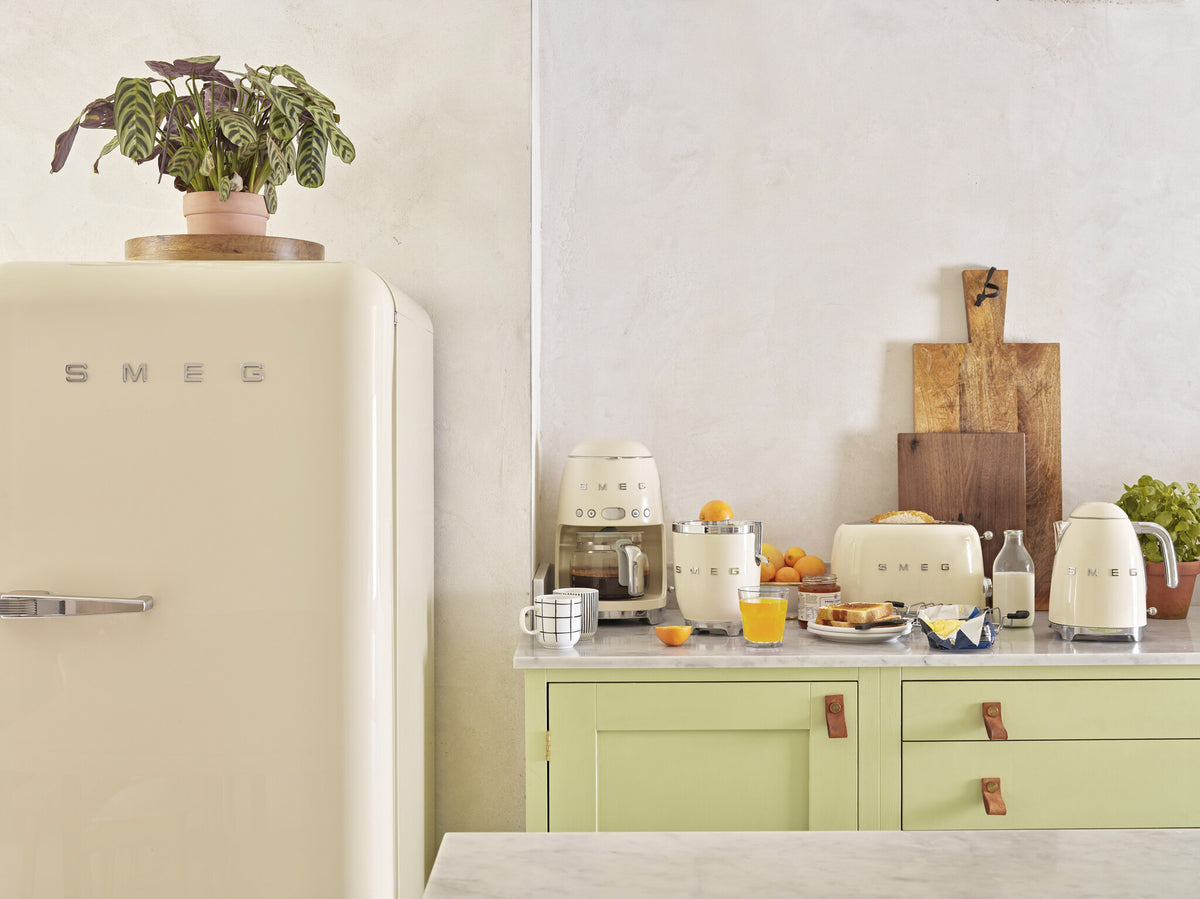 Smeg 50's Style Drypfilter kaffemaskine DCF02CREU Creme