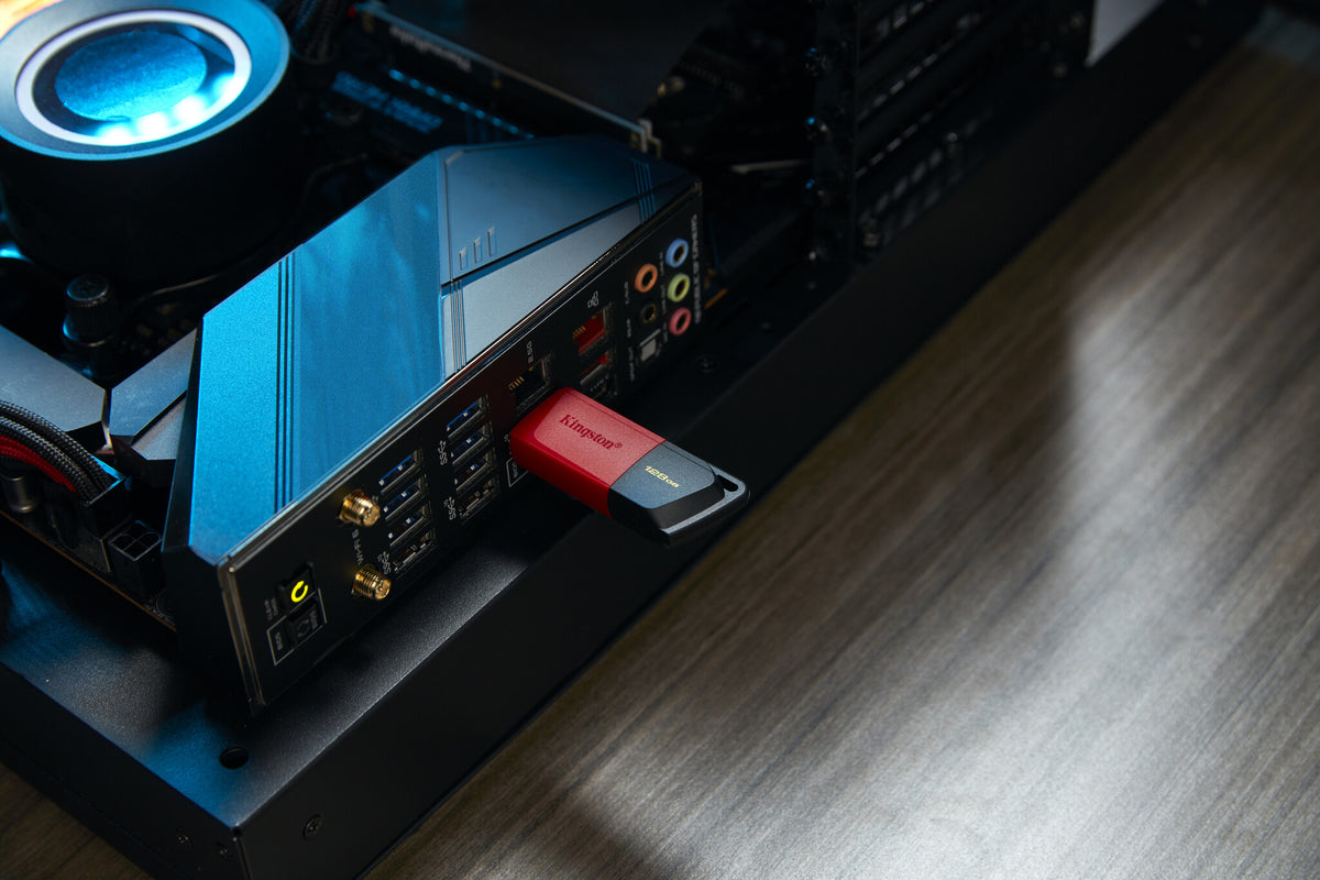 Kingston Technology DataTraveler 128 GB USB 3.2 Gen1 Exodia M (sort + rød)