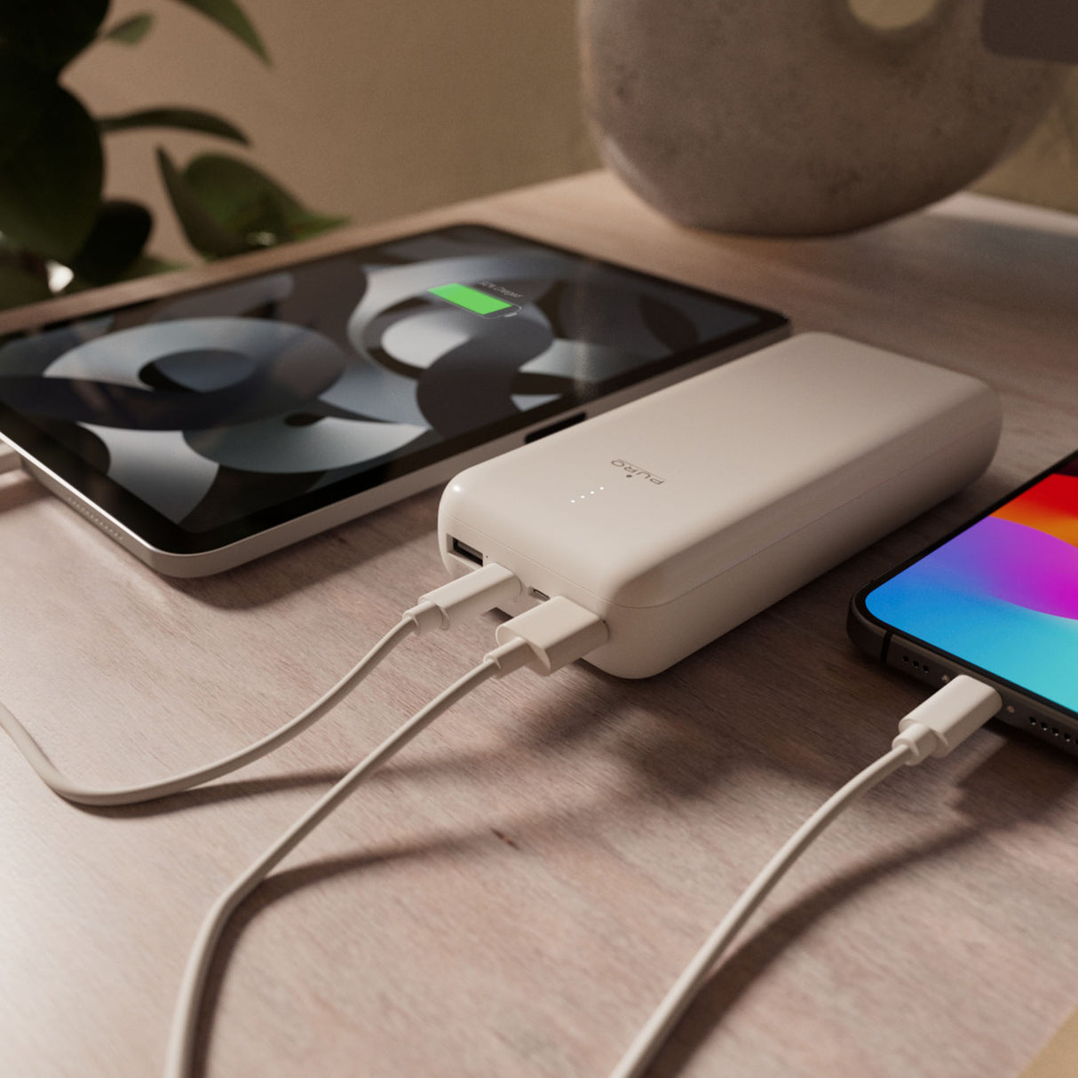 PURO Power Bank 20000mAh USB-C + 2 USB-A hurtigopladning. Hvid