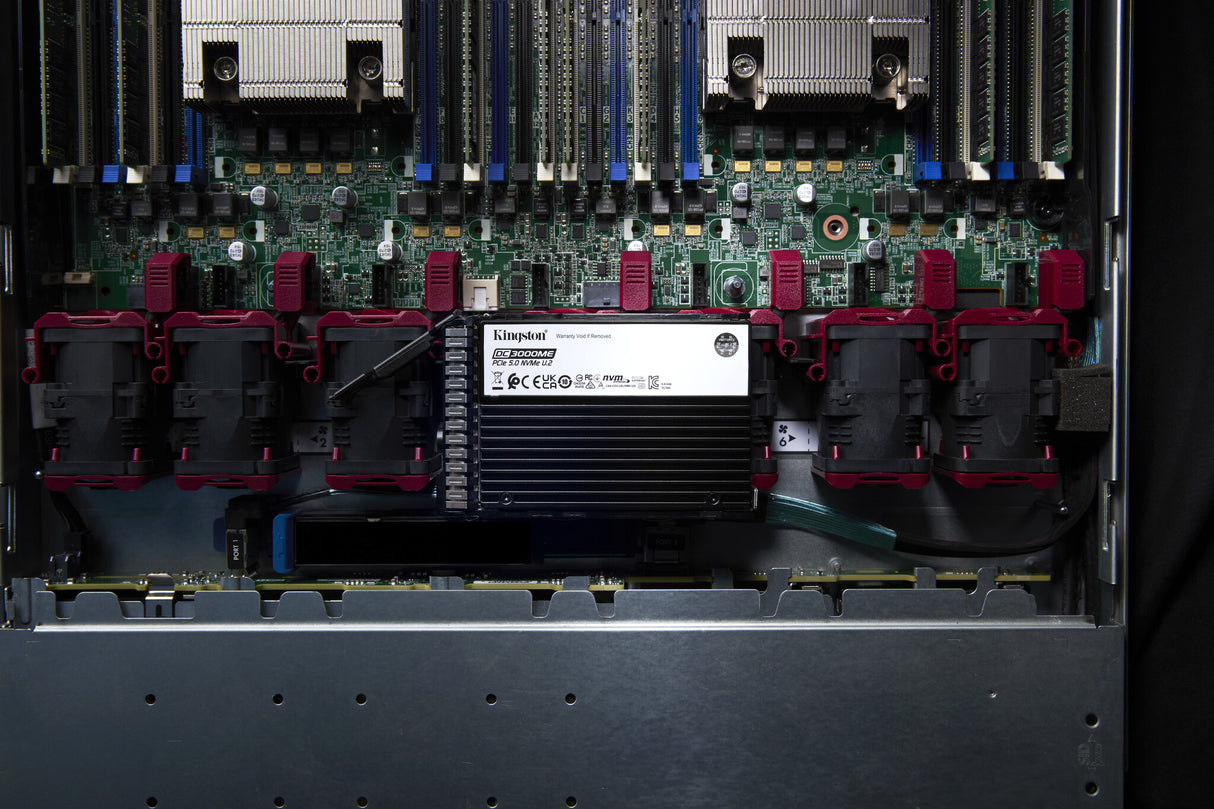 Kingston Technology 3,84 TB DC3000ME U.2 PCIe 5.0 NVMe TCG Opal Enterprise SSD