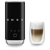 Smeg MFF02BLEU mini mælkeskummer sort