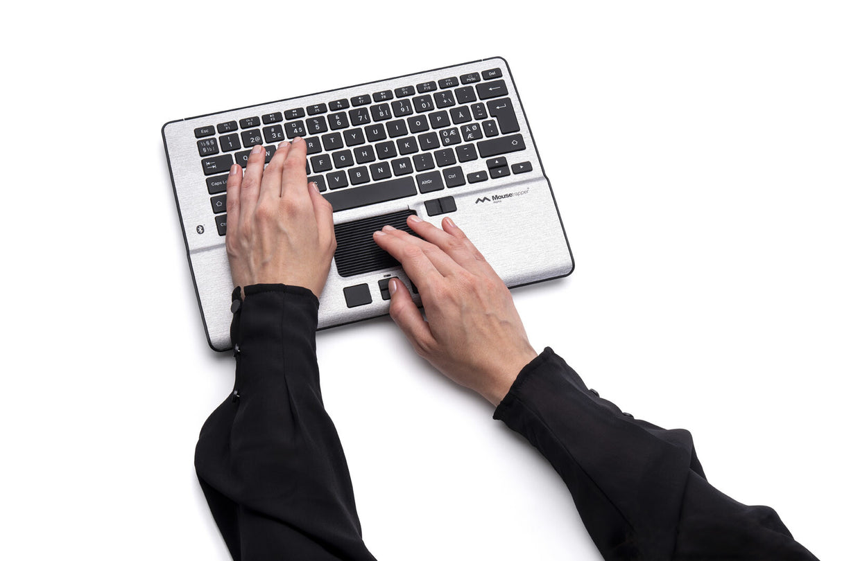 Mousetrapper Alpha - Nordic tastatur Mus inkluderet Kontor USB + Bluetooth QWERTY Nordisk Sort, Sølv