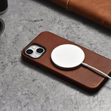 iCarer Oil Wax Premium Ledder Case iPhone 14 Plus Magnetisk Ledder Case med MagSafe Brown (WMI14220703-RB)
