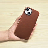 iCarer Oil Wax Premium Ledder Case iPhone 14 Plus Magnetisk Ledder Case med MagSafe Brown (WMI14220703-RB)