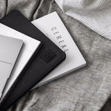 Uniq Dfender cover til en 16" laptop - grå