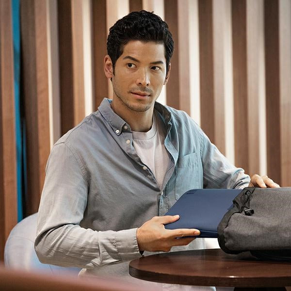 Uniq Cyprus case for a 14" laptop - blue