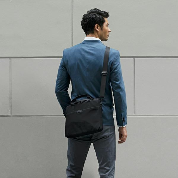 Uniq Stockholm bag for a 16" laptop - blue