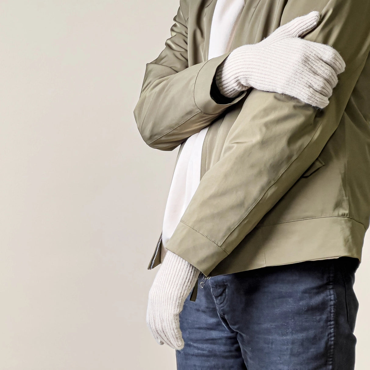 Flettede telefonhandsker med udskæringer til fingre - beige