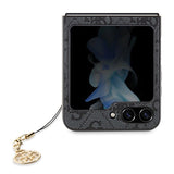Guess 4G Charms Collection case til Samsung Galaxy Z Flip 5 - grå