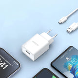 Dudao A4EU USB-A 2.1A vægoplader - hvid + USB-A - micro USB-kabel