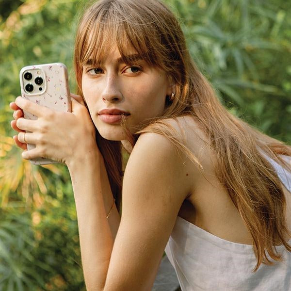 Uniq Coehl Prairie æske til iPhone 15 Pro - beige