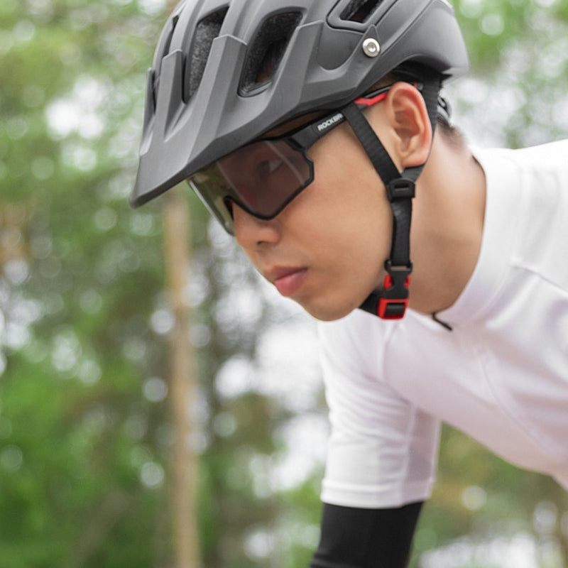 Rockbros 10135 photochromic UV400 cycling glasses - black and red
