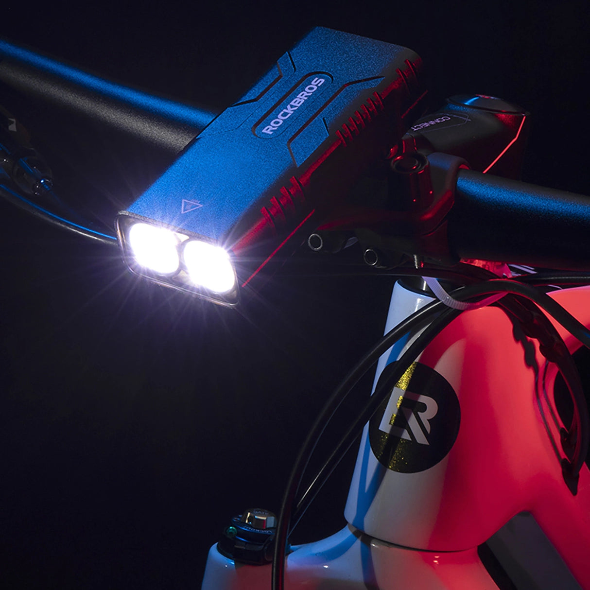 Rockbros 24310002001 bicycle light 850 lm with powerbank function + USB-C - USB-A cable - black