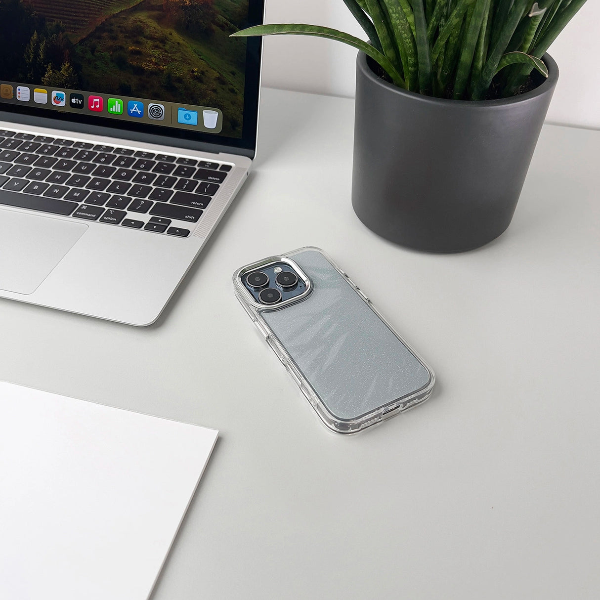 Glitter Case til iPhone 16 Pro - gennemsigtig med glitter