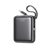 Joyroom JR-PBF27 10000mAh 22.5W Powerbank med indbygget USB-C og Lightning Kabler - sort