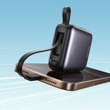 Joyroom JR-PBF27 10000mAh 22.5W Powerbank med indbygget USB-C og Lightning Kabler - sort