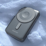 Dudao K29 10000mAh PD 20W MagSafe Power Bank med metalkasse, stativ og indbyggede USB-C/ Lightning-kabler - Grå