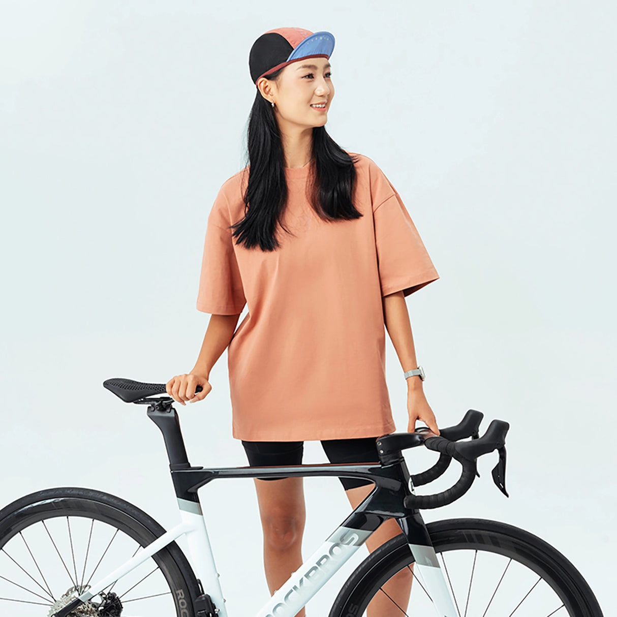 Rockbros cykelhat med hjelmvisør - rød