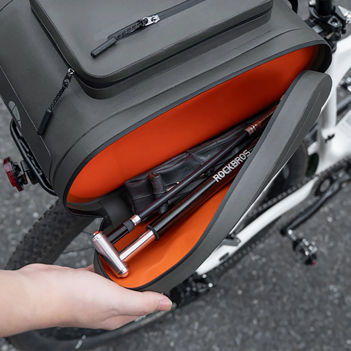 Rockbros vandtæt cykelunderlag, til bagagerum, kapacitet 14l - grå