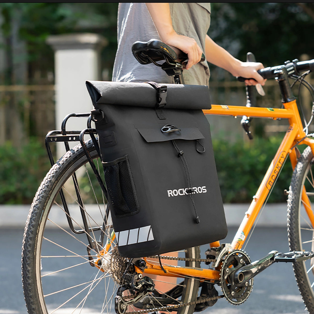 Rockbros cykeltaske med rygsækfunktion, vandtæt, med hjelmbeslag 18l - sort