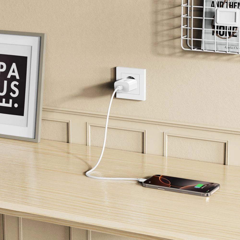 Tech-Protect NC20W PD20W USB-C vægoplader med USB-C kabel - hvid