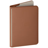 Uniq Belmont Passport Case med Apple Find My RFID Blocking Caramel Beige