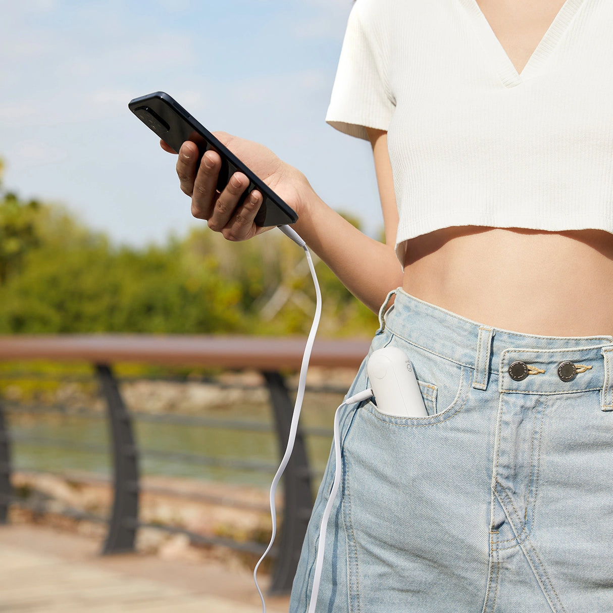 Jisulife håndholdt ventilator Life8 bærbar USB-ventilator med Power Bank-funktion 2000mAh og lommelygte - hvid