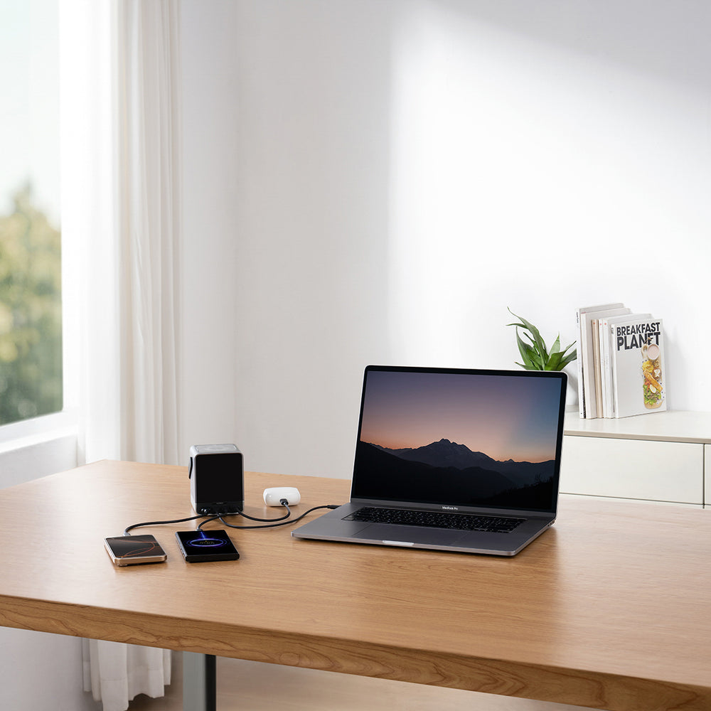 Cuktech Powerbank 300W 40000mAh med trådløs opladning 2x USB-C + 2x USB-A - sort
