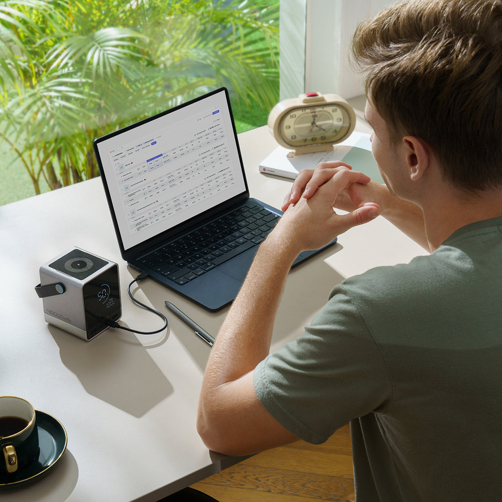 Cuktech Powerbank 300W 40000mAh med trådløs opladning 2x USB-C + 2x USB-A - sort