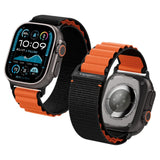 Spigen WBF1 rem til Apple Watch 44 / 45 / 46 / 49 mm - sort og orange