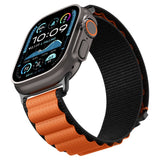 Spigen WBF1 rem til Apple Watch 44 / 45 / 46 / 49 mm - sort og orange